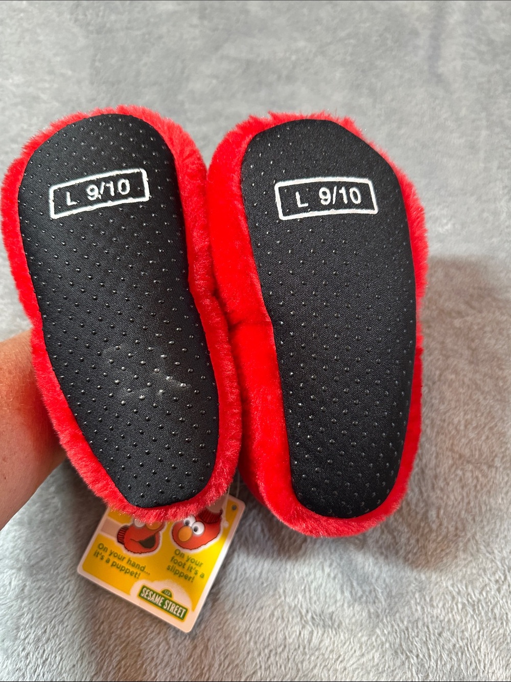 NWT Sesame Street Elmo Red Plush Kids Slipper Socks with Yellow Nose Sz 9/10 - Picture 4 of 6